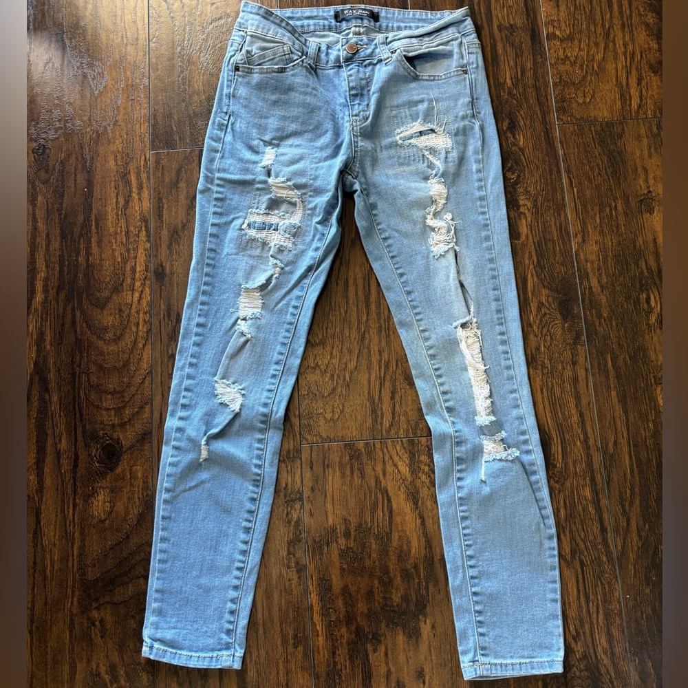 Size 7 wax skinny ripped jean light wash